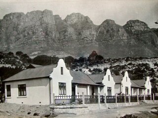 Cottages opposite the swimming bath, 1910. Note the absence of houses above.